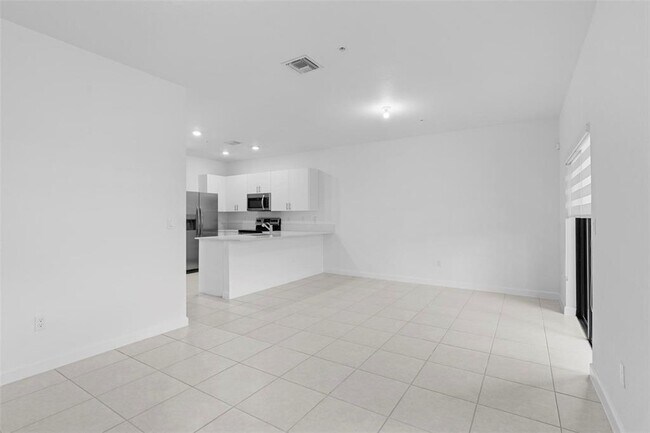 Foto del edificio - 15983 SW 2nd Pl
