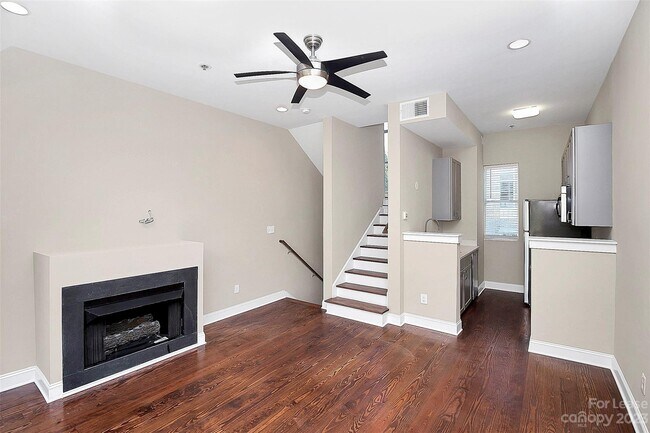 Building Photo - 2040 Atherton Heights Ln