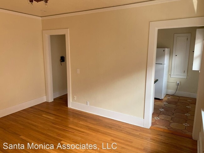 Building Photo - 1 br, 1 bath Apartment - 630 NE Lawrence Ave.