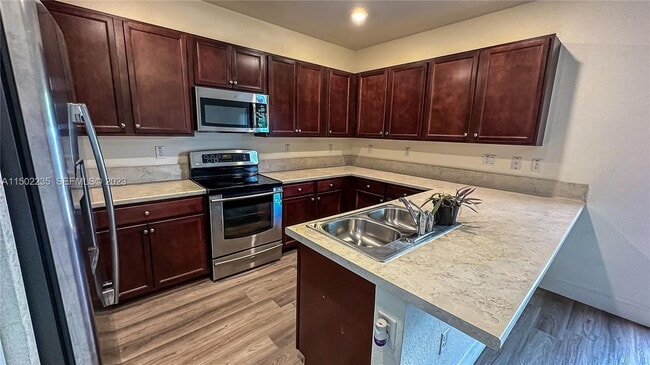 Foto del edificio - 3349 W 105th Ter