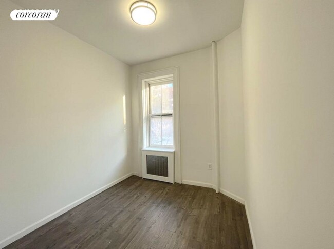 Foto del edificio - 359 W 52nd St