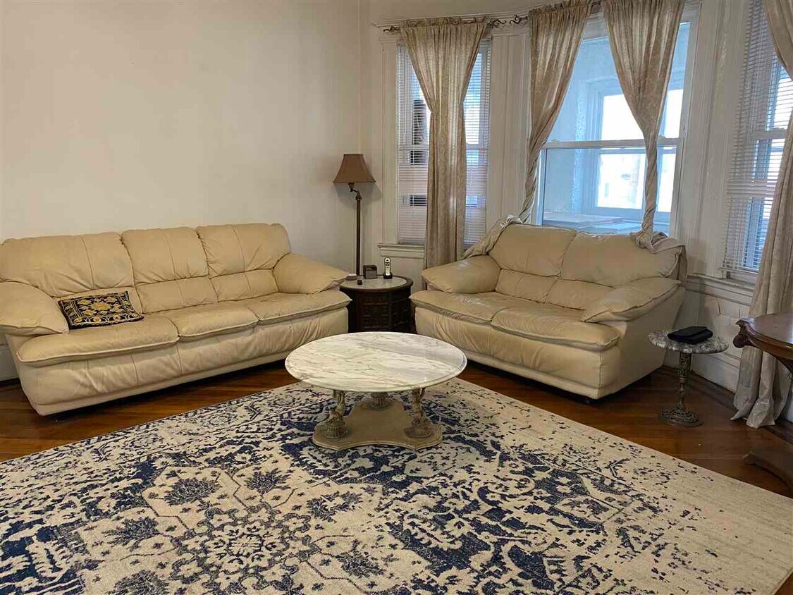 Primary Photo - 163 Jewett Ave