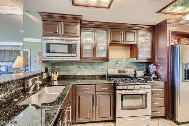 Building Photo - 270 E Flamingo Rd