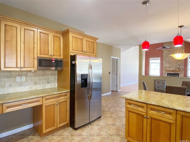 Building Photo - 51 Walnut St