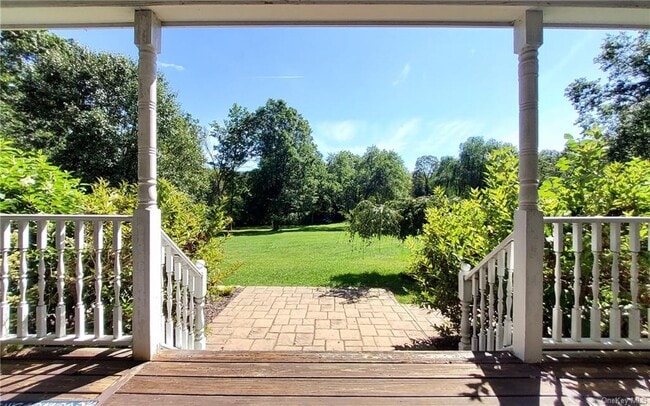 Foto del edificio - 442 Clove Rd