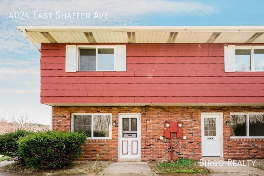 Primary Photo - $300 Security deposit and Free November Re...