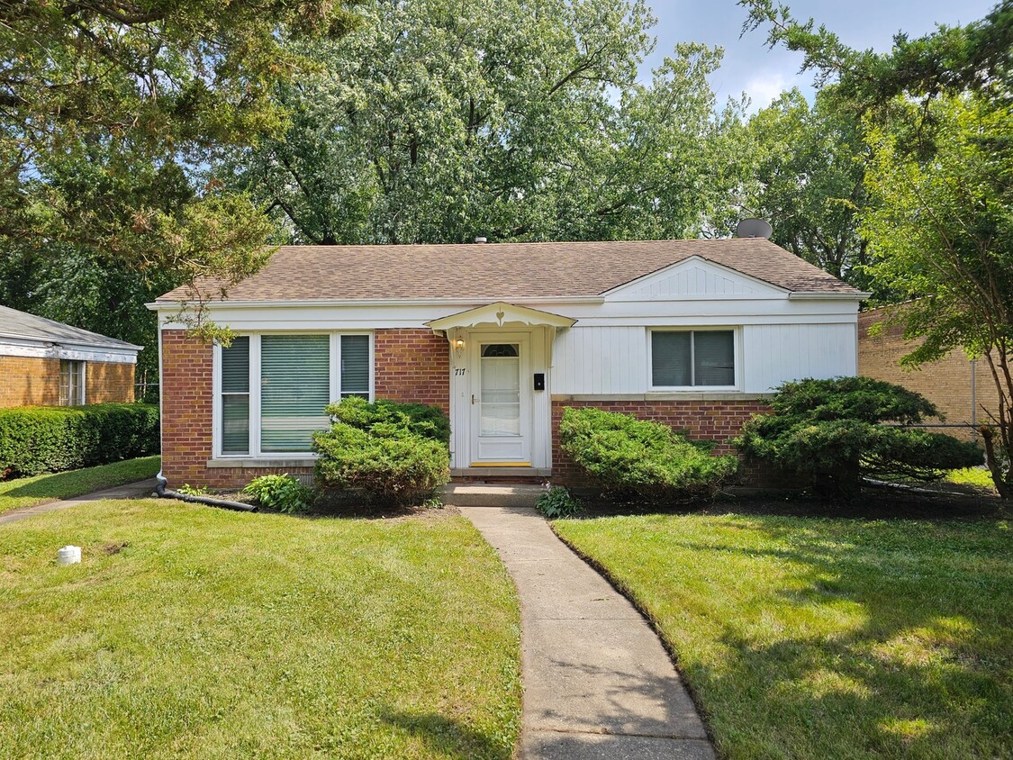 Primary Photo - 717 E Hawley St