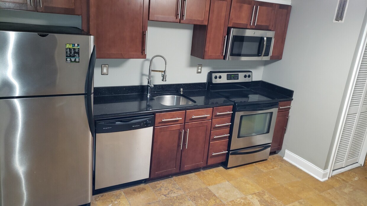 Foto principal - 102 Fairmount Ave