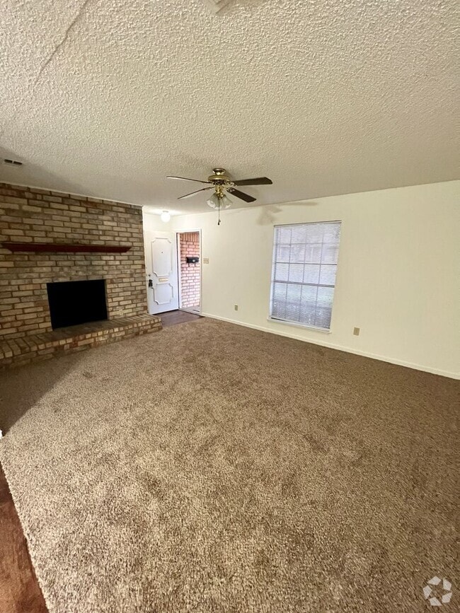 Building Photo - 5809 Roxanne Dr