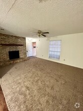 Building Photo - 5809 Roxanne Dr