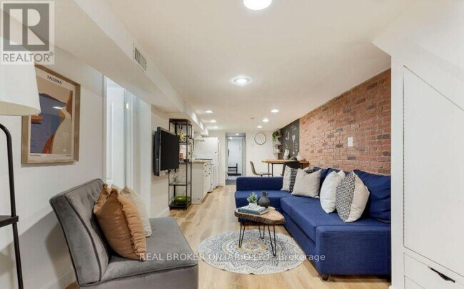 Photo du bâtiment - 211 Markham St