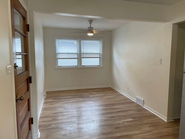 Building Photo - 3824 N Pulaski Rd