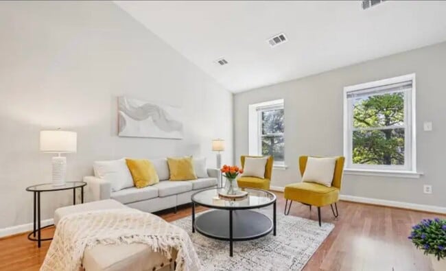 Building Photo - 13700 Modrad Way