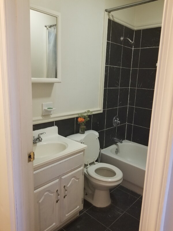 2339 Eutaw Pl Unit 3, Baltimore, MD 21201 Room for Rent in Baltimore