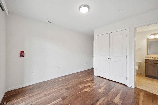 Building Photo - 2 br, 2 bath Triplex - 4618 Sansom St Unit 1