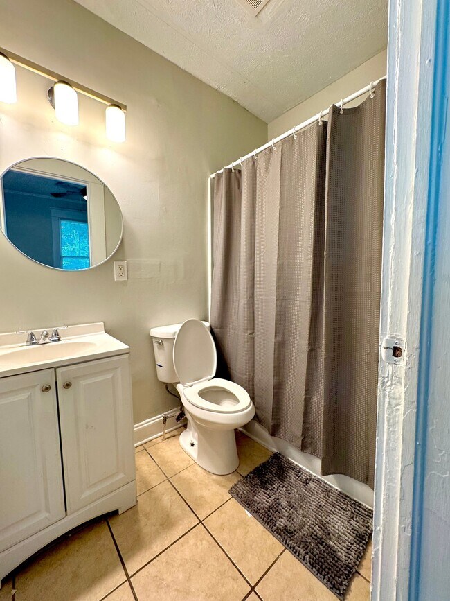 Foto del edificio - 658 Cascade Ave SW