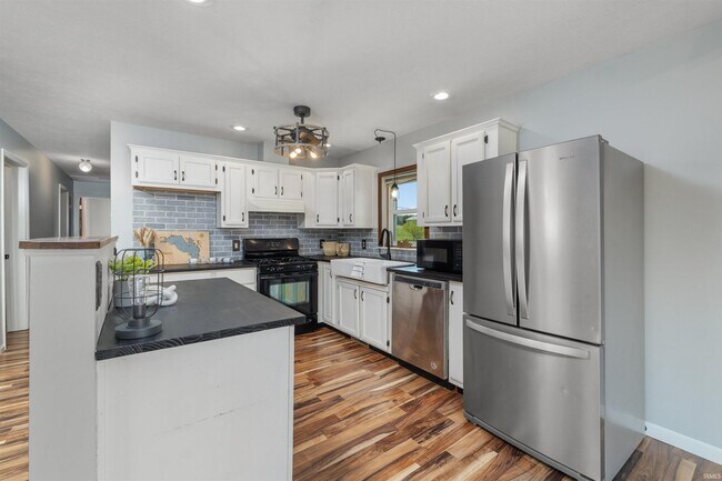 Foto del edificio - 9730 N Marine Key Dr