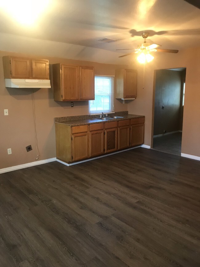 Building Photo - 1545 Garden Rd