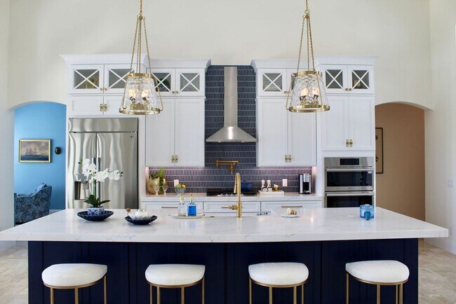 Foto del edificio - Fully Furnished 3 Bedroom, 3.5 Bath Home with Stunning Intracoastal views with dock