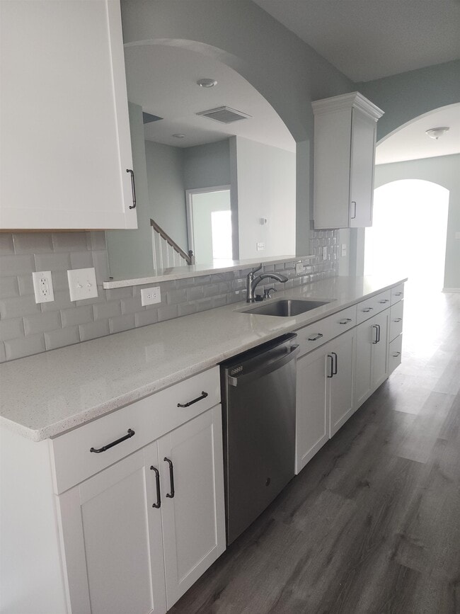 Building Photo - 5527 Redleaf Rose Dr