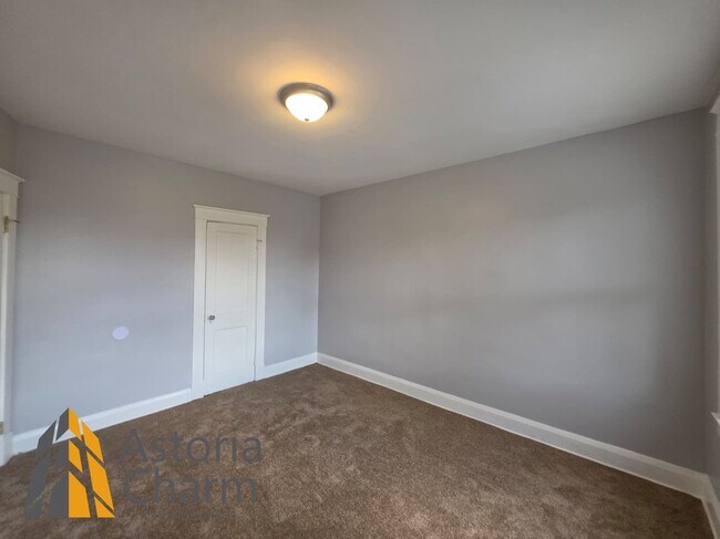Foto del edificio - 3016 Pelham Ave
