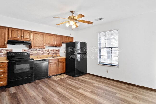 Foto del edificio - 2202 Richland Prairie Blvd