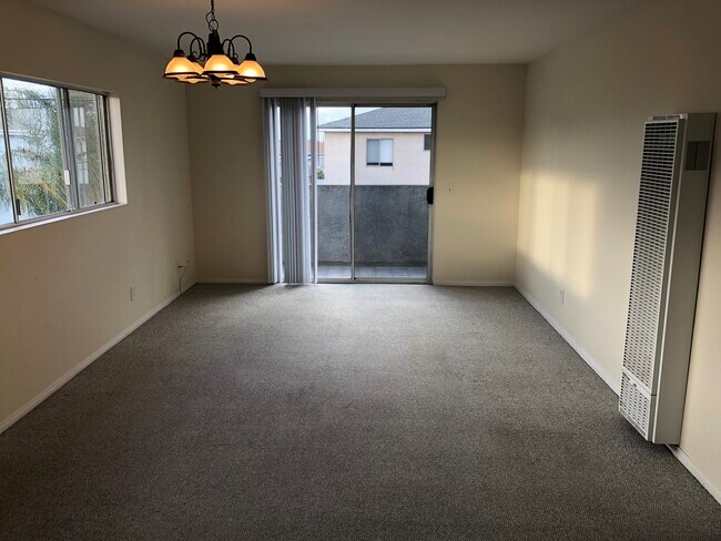 Foto del edificio - 852 W 24th St