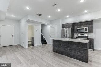 Building Photo - 2301 N 6th St