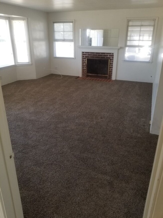 Foto del edificio - 2BD/1BA Bungalow in East Cypress, Santa Ma...