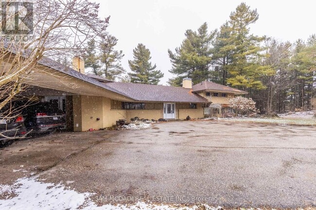 Building Photo - 10530 Fifth Line