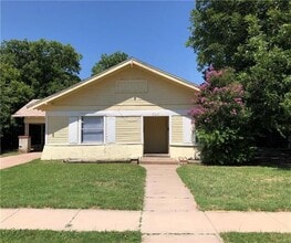 Building Photo - 824 Beech St
