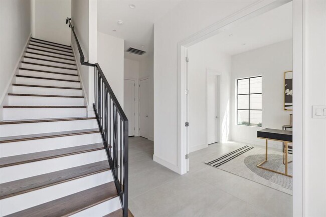 Foto del edificio - 5824 Winsome Ln