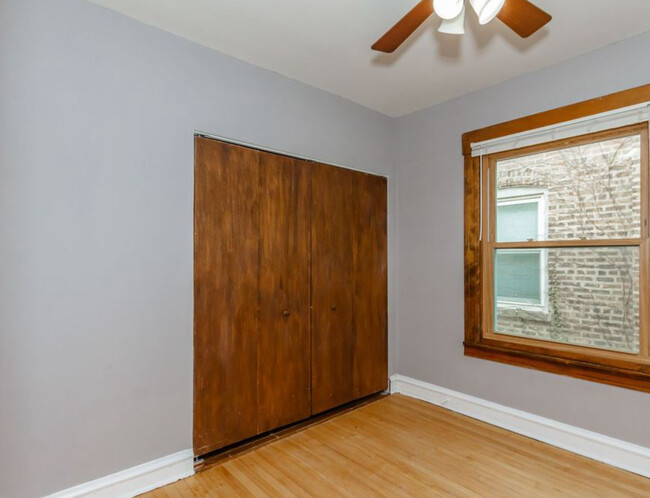 Foto del edificio - 2516 W Hutchinson St