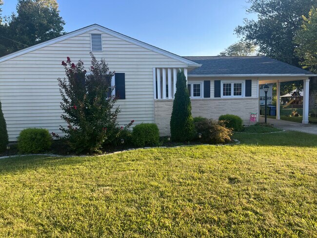 Photo - 304 Browning Ln House