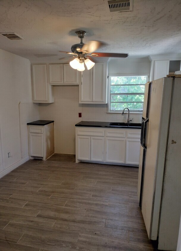 609 Firnat St, Houston, TX 77022 House Rental in Houston, TX