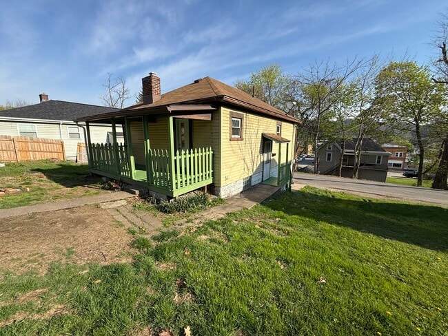 Photo - 843 1/2 House