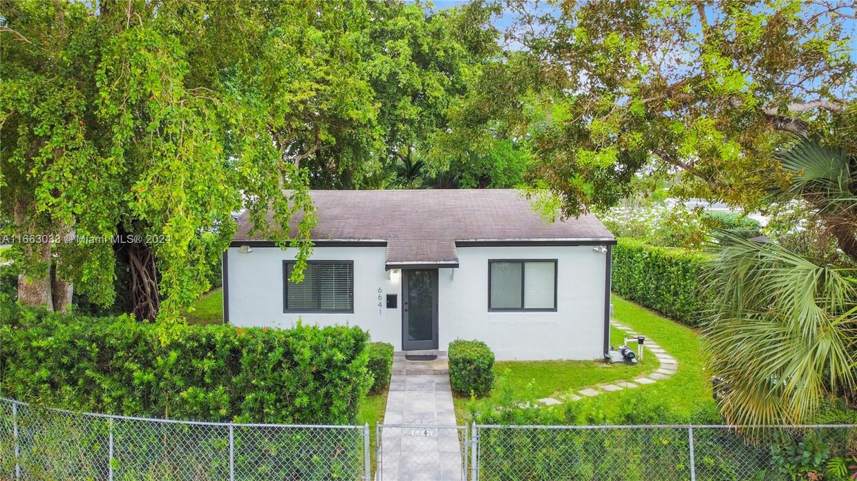 Primary Photo - 6641 SW 42nd St