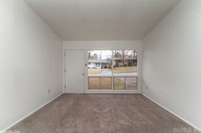 Building Photo - 11 Lamont Dr