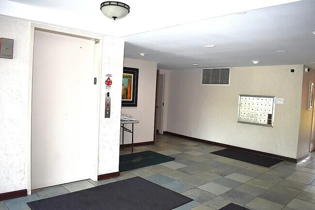 Foto del edificio - 2201 S Stewart Ave