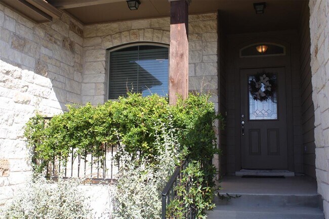 Building Photo - 9816 Stratus Dr