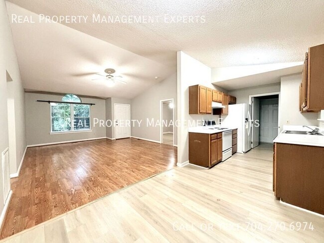Building Photo - 174 Overcreek Rd