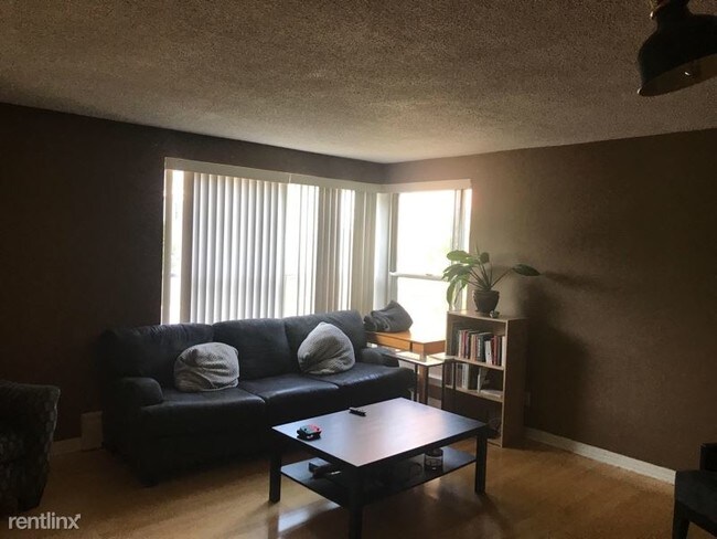 Foto del edificio - 821 Douglas Ave