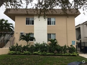 Building Photo - 960 Biarritz Dr