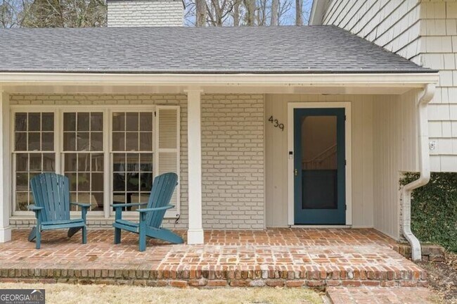 Foto del edificio - 439 Broadland Rd NW