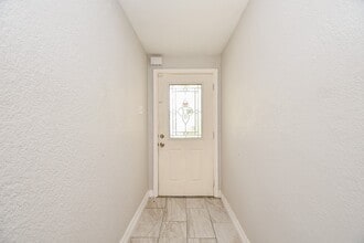 Building Photo - 5811 Greencraig Dr