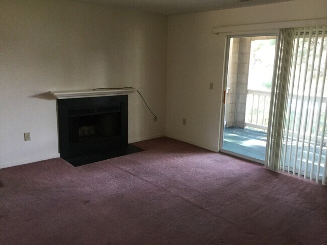 Foto del edificio - 2 BEDROOM 2 BATH CONDO ON 2ND FLOOR AT MYR...