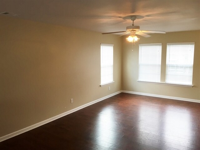 Foto del edificio - 512 Windsong Dr