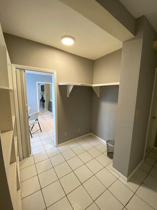 Foto del edificio - 5 Bed/3 Bath UC Rental Located on McMillan...