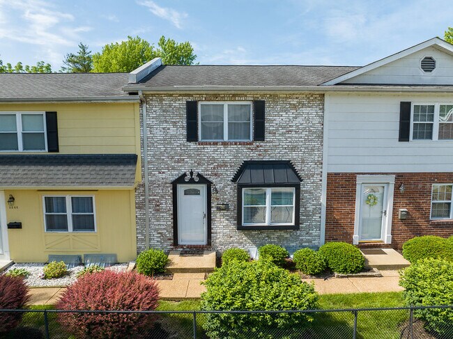 Foto del edificio - 2548 Grayland Walk
