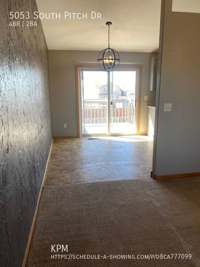 Foto del edificio - 4 BEDROOM | 2 BATH | RAPID VALLEY SPLIT LE...